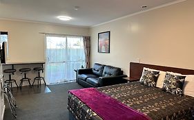 Red Rock Thermal Motel - Mineral Pool